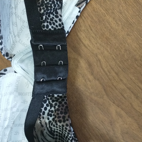 🤩 Bundle 3 For $15 🤩 Victoria's Secret Biofit Bra Size 38c - Picture 6 of 7